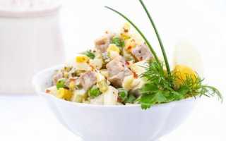 Салат Московский с колбасой и помидорами