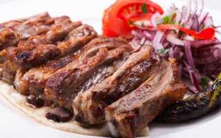 Как жарить ребра баранины на сковородке