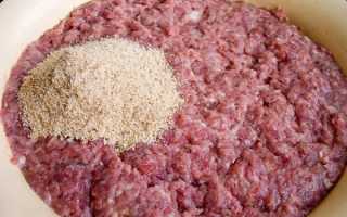 Что добавить в фарш для густоты. Что делать, если фарш получился жидким? Сочные котлеты из куриного фарша с сырной начинкой